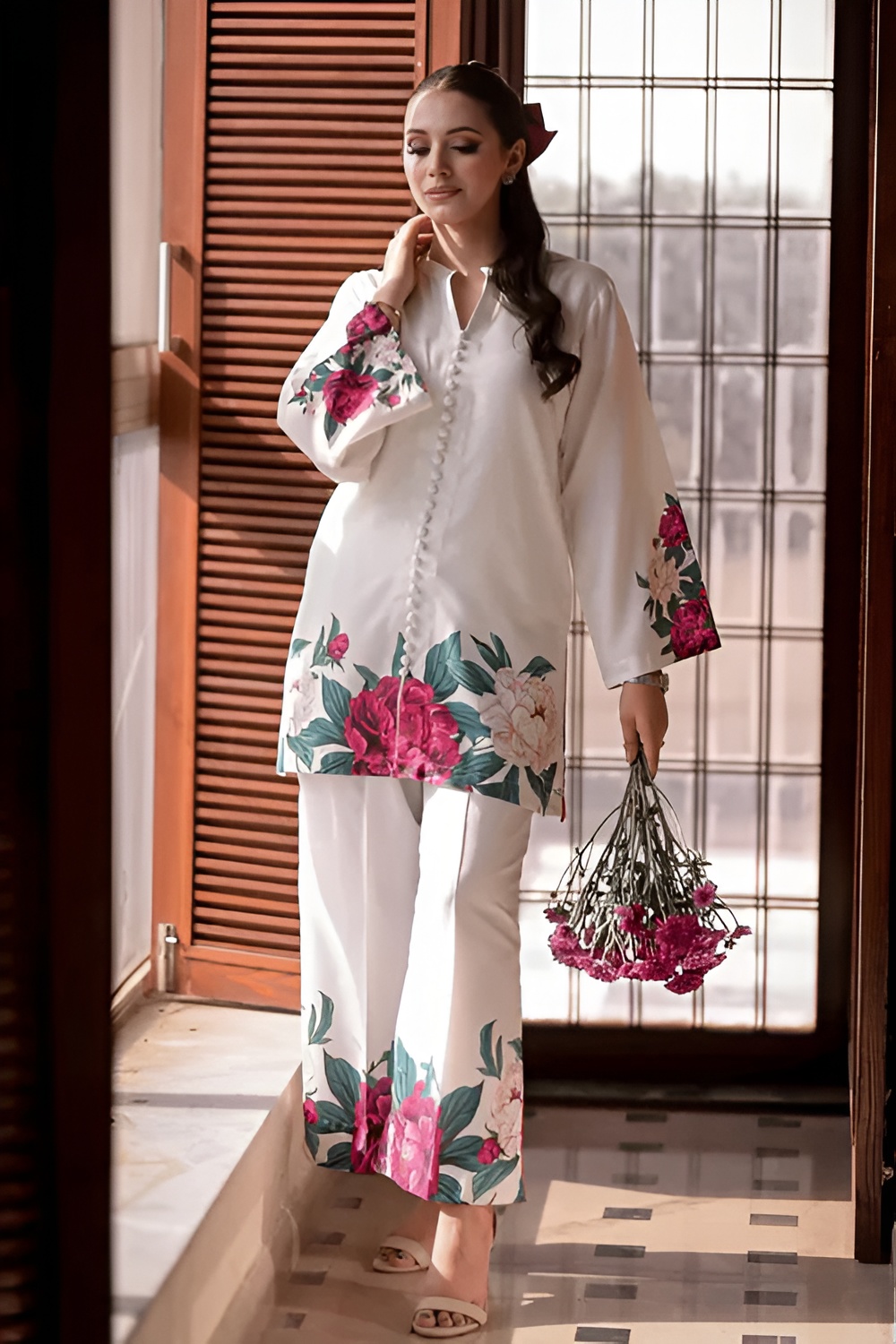 Crisp White & Crimson Rose Printed Fapper 2Pc