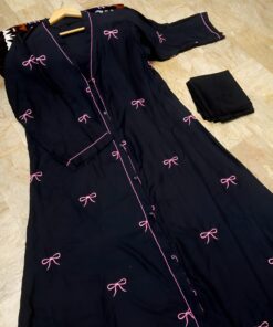 Alternative view of Black Nida Gown with Candy Pink Bows & stoller Set Abaya